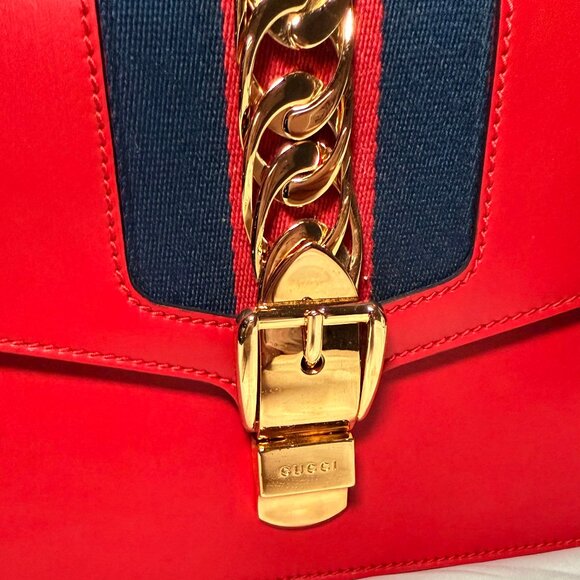❤️Gucci Small Red Sylvie Bag ( MODEL: 421882 001998) ❤️ - Picture 2 of 13